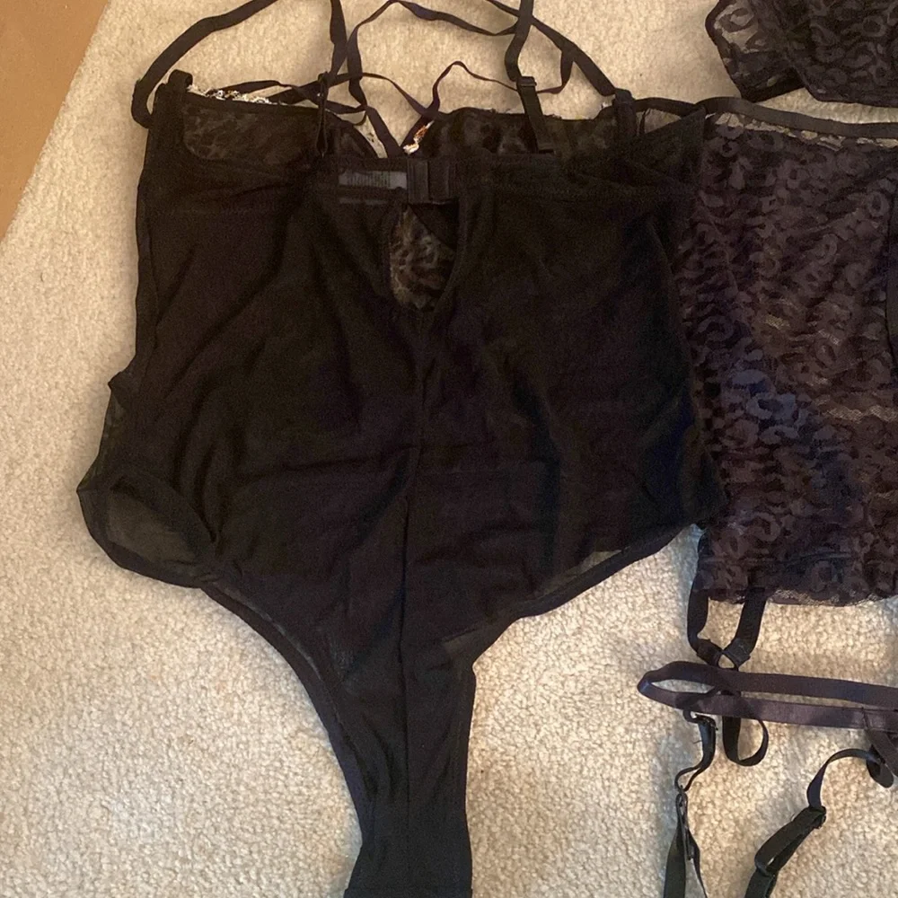 Venus New in bag size medium/large lingerie - Picture 6 of 10